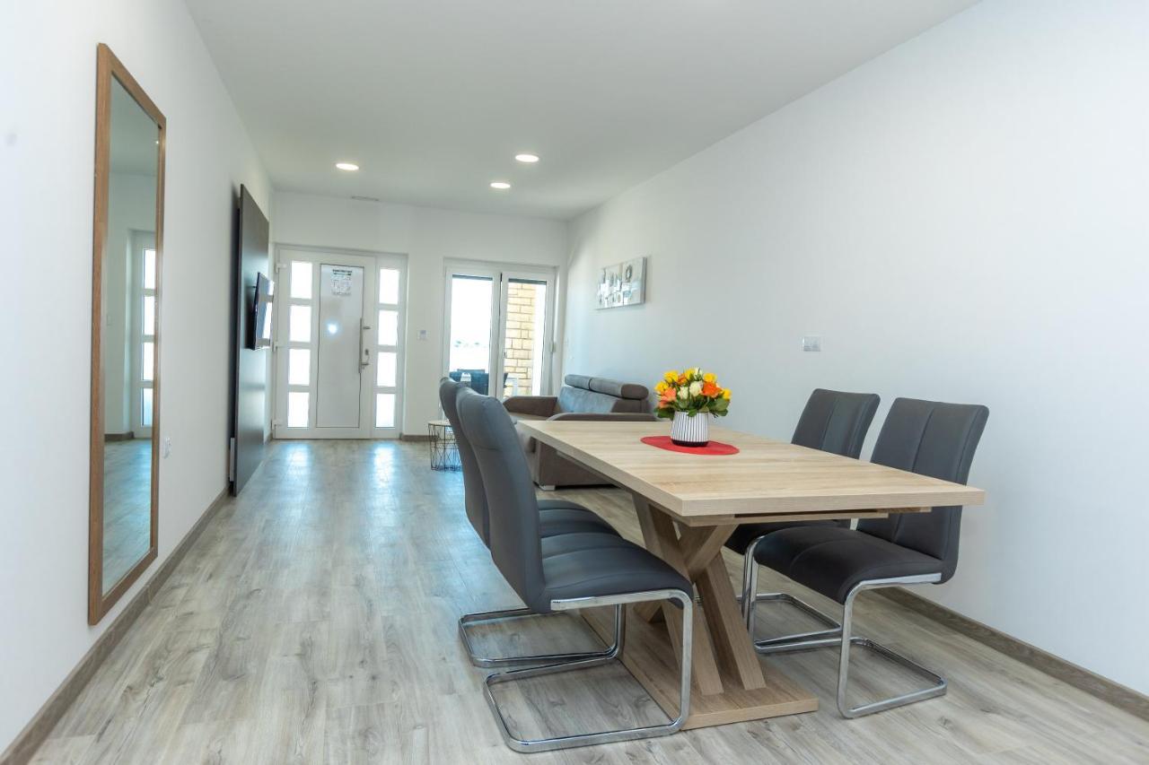 Apartments Maris Sveti Filip i Jakov Eksteriør bilde