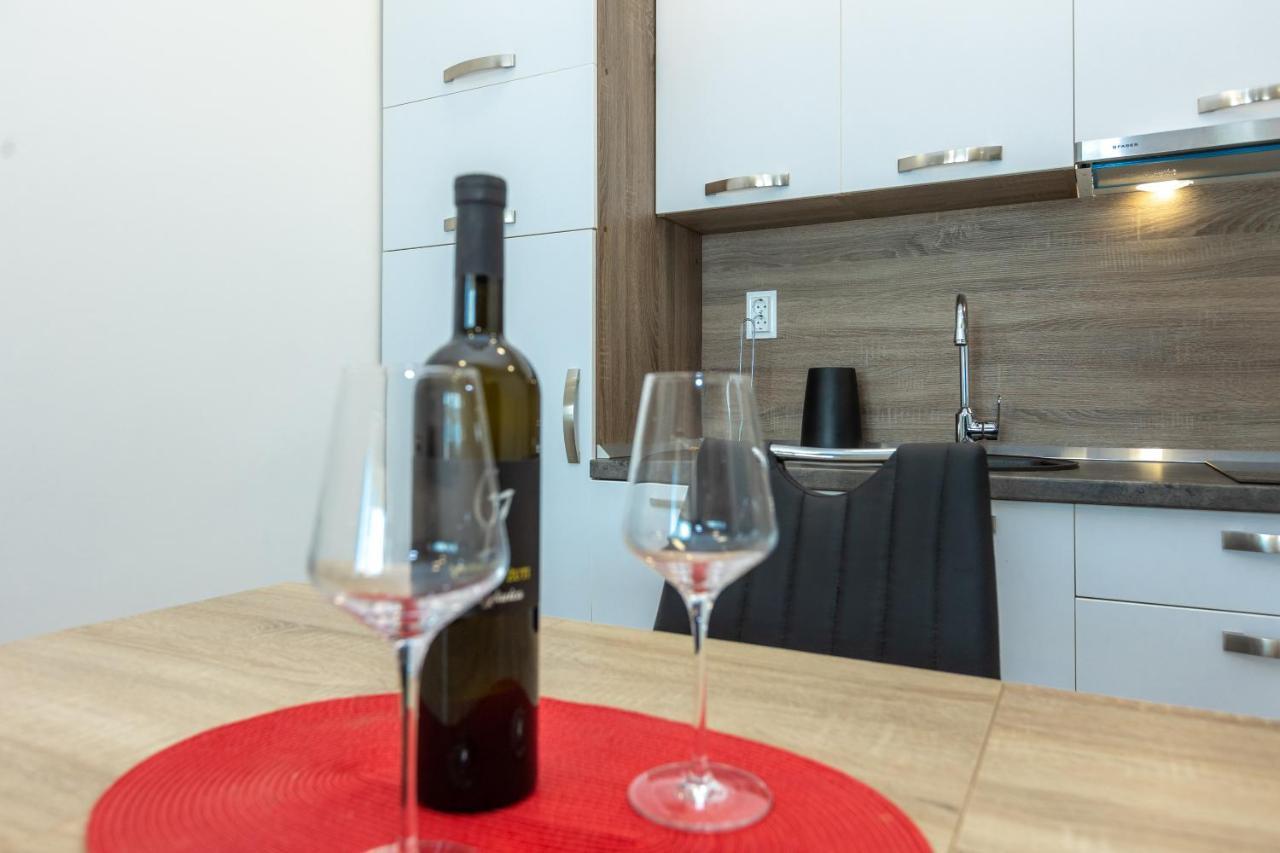 Apartments Maris Sveti Filip i Jakov Eksteriør bilde