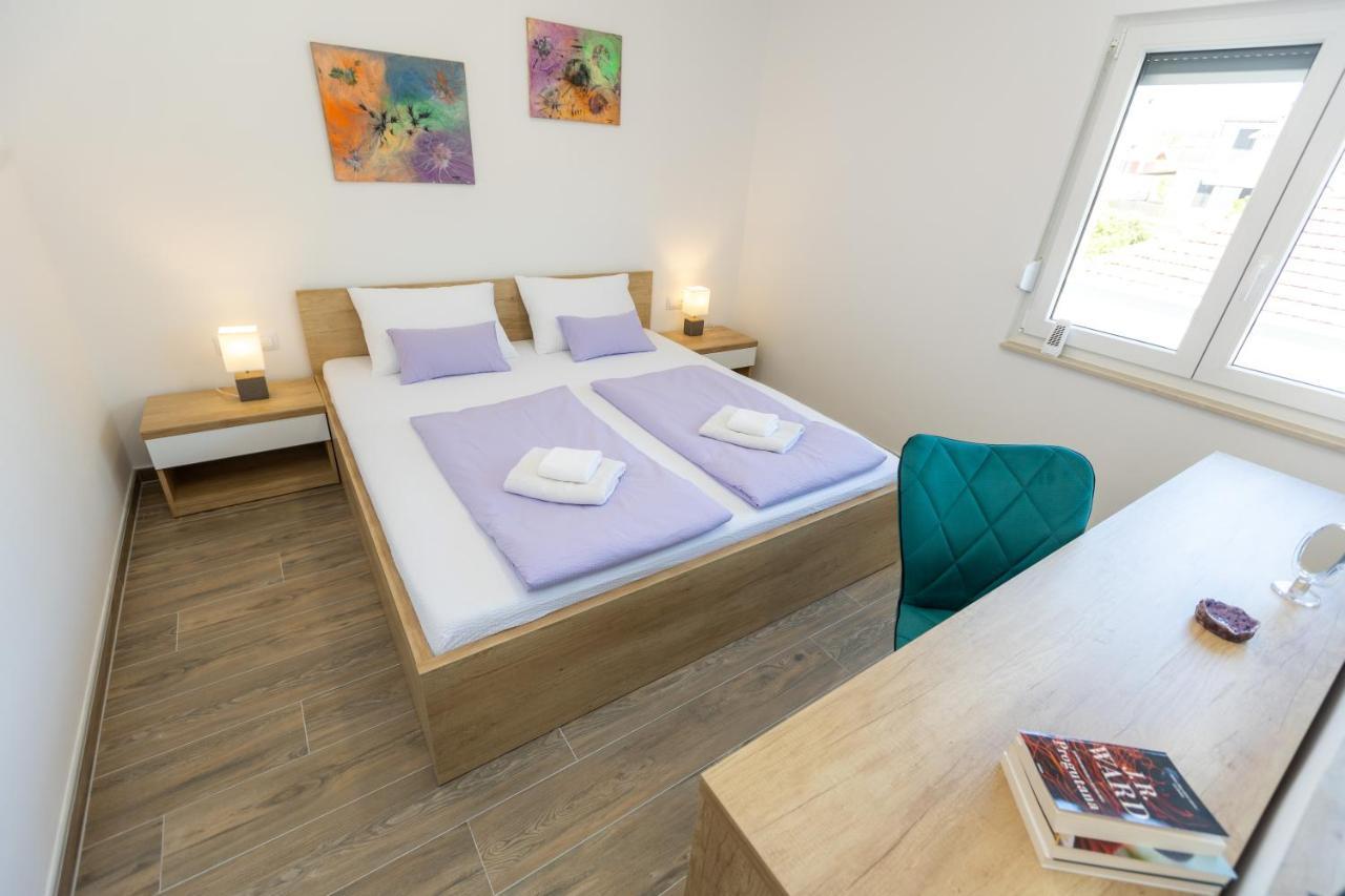 Apartments Maris Sveti Filip i Jakov Eksteriør bilde