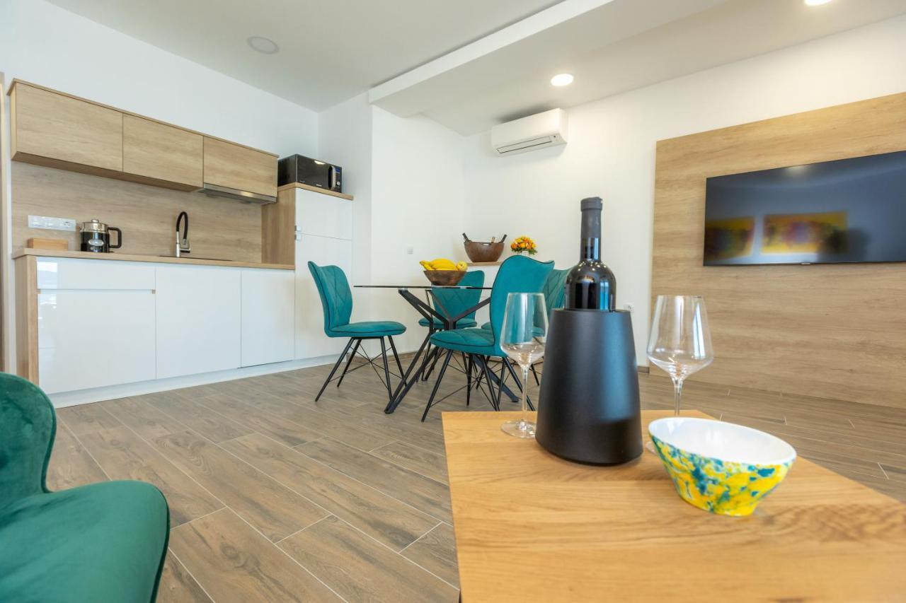 Apartments Maris Sveti Filip i Jakov Eksteriør bilde